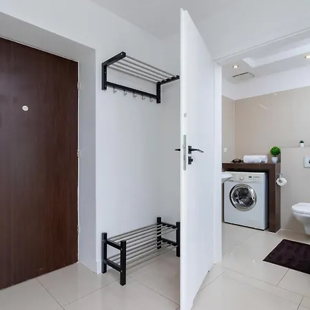 Lobzowska Cracow By Renters Apartment